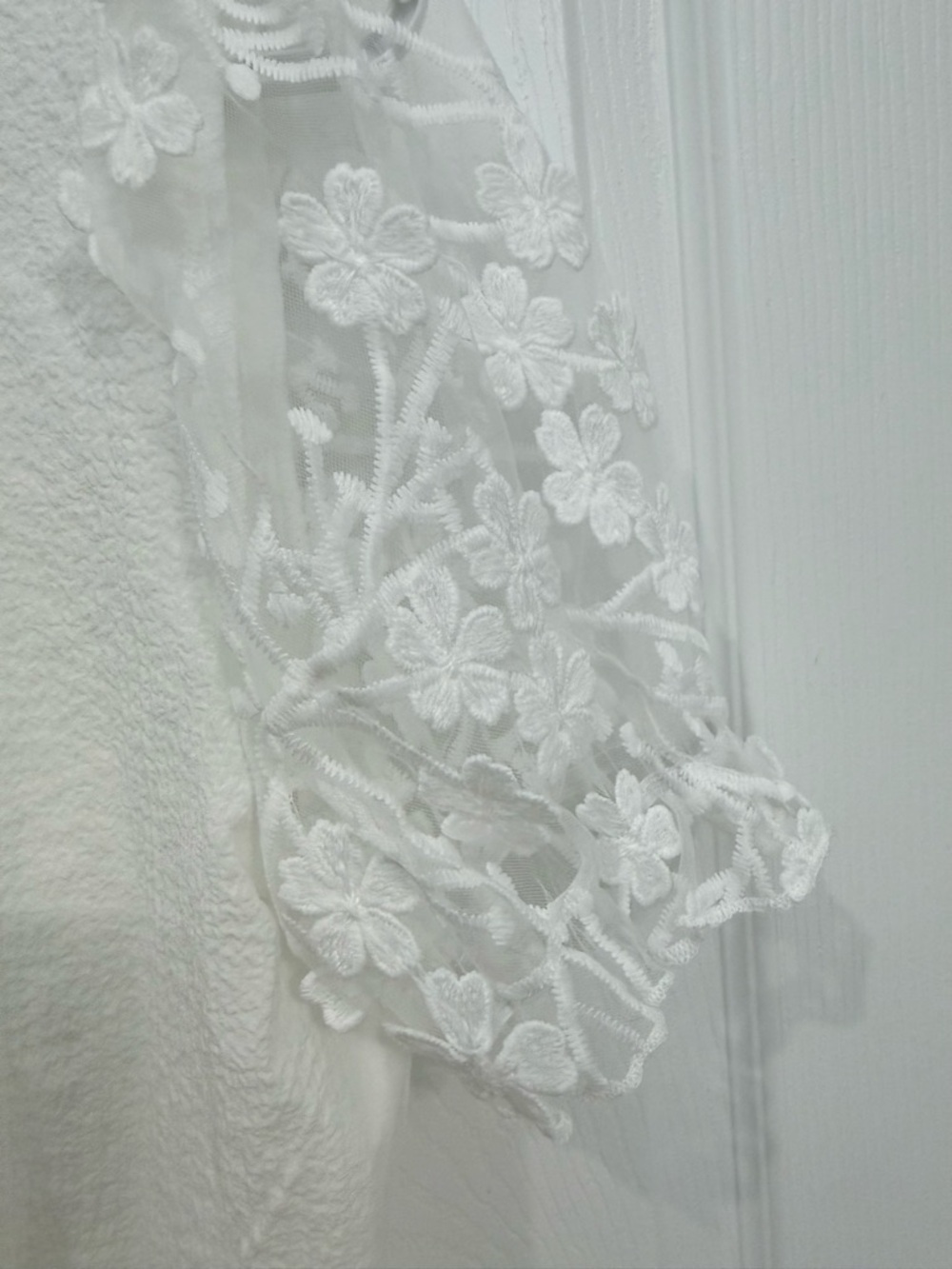 Nwt Womens Alice Blue White Floral Lace Peplum Blouse with Pearl Accents - Picture 3 of 3